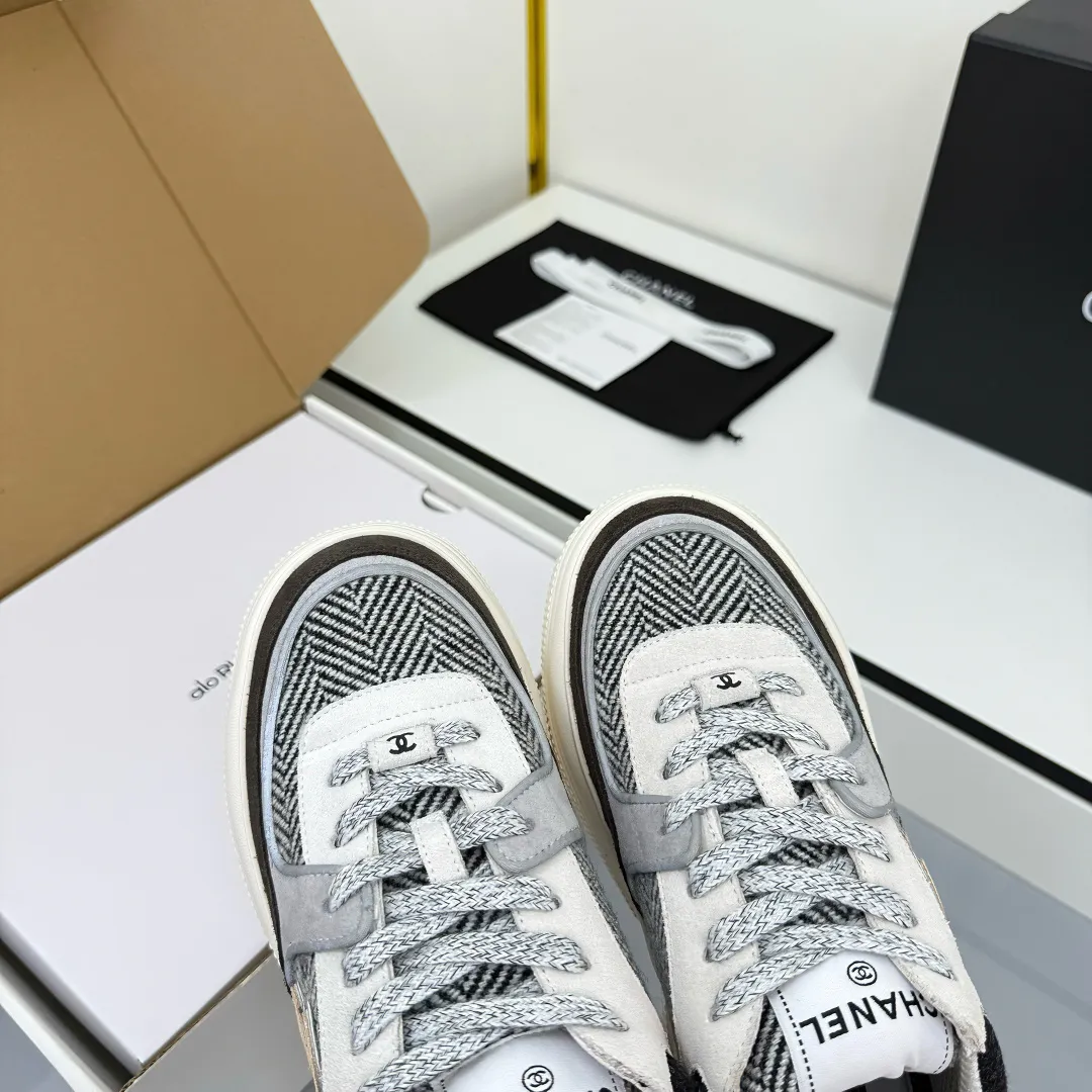 👟👟Ex-factory price 620👟👟 Chanel bread shoes ~ original calfskin panda shoes Chanel 25C latest hot style panda black and white sports shoes casual sneakers Xiaoxiang hot item classic black and white panda color coco girls must pay Fabric: original custom mixed sheepskin lining: original imported breathable mesh lining outsole: Original molded rubber + TPU combination Size: Women's 35-41